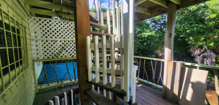 Green Salamander – Upstairs One Bedroom Apartment