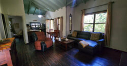 Green Salamander – Upstairs One Bedroom Apartment