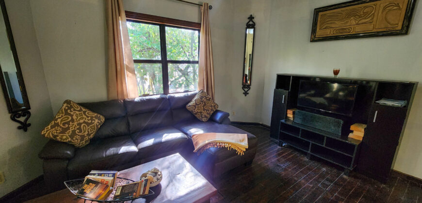 Green Salamander – Upstairs One Bedroom Apartment