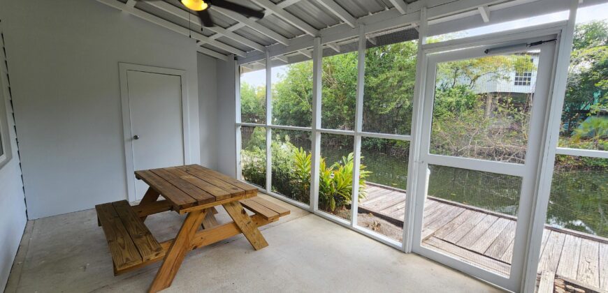 Luna Del Mar – Charming Two-Bedroom Waterfront Condo