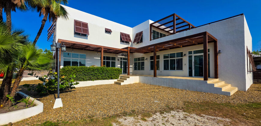Versatile Open Space in Placencia