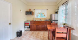 Cozy Sidewalk Apartment – One bedroom