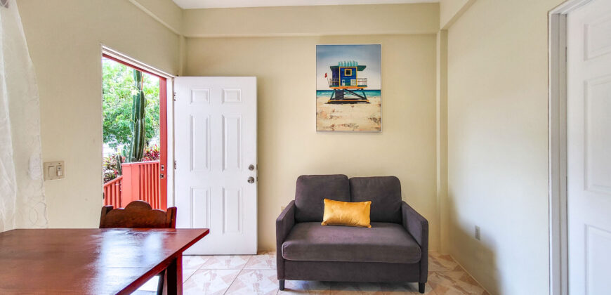 Cozy Sidewalk Apartment – One bedroom
