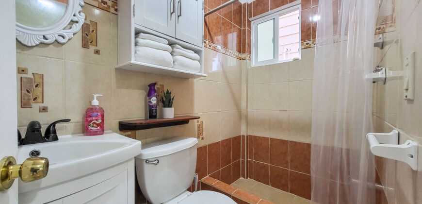 Cozy Sidewalk Apartment – One bedroom